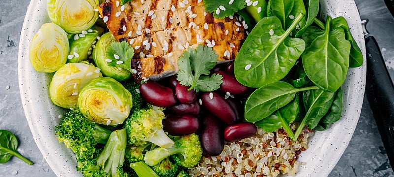 Salad bowl with grains, vegetables and chicken.