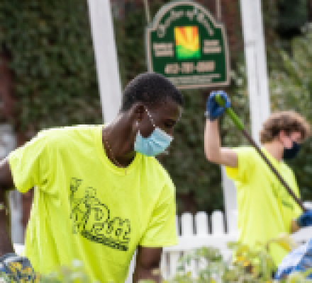 Student volunteers during Pitt Make A Difference Day